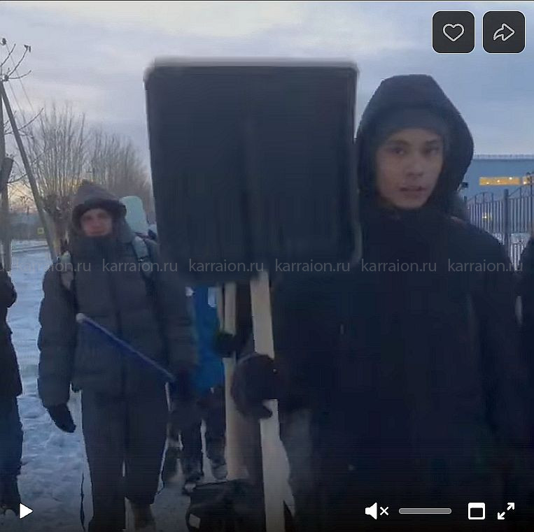 Юные Патриоты очищают мемориал Воинской славы: труд и уважение к истории